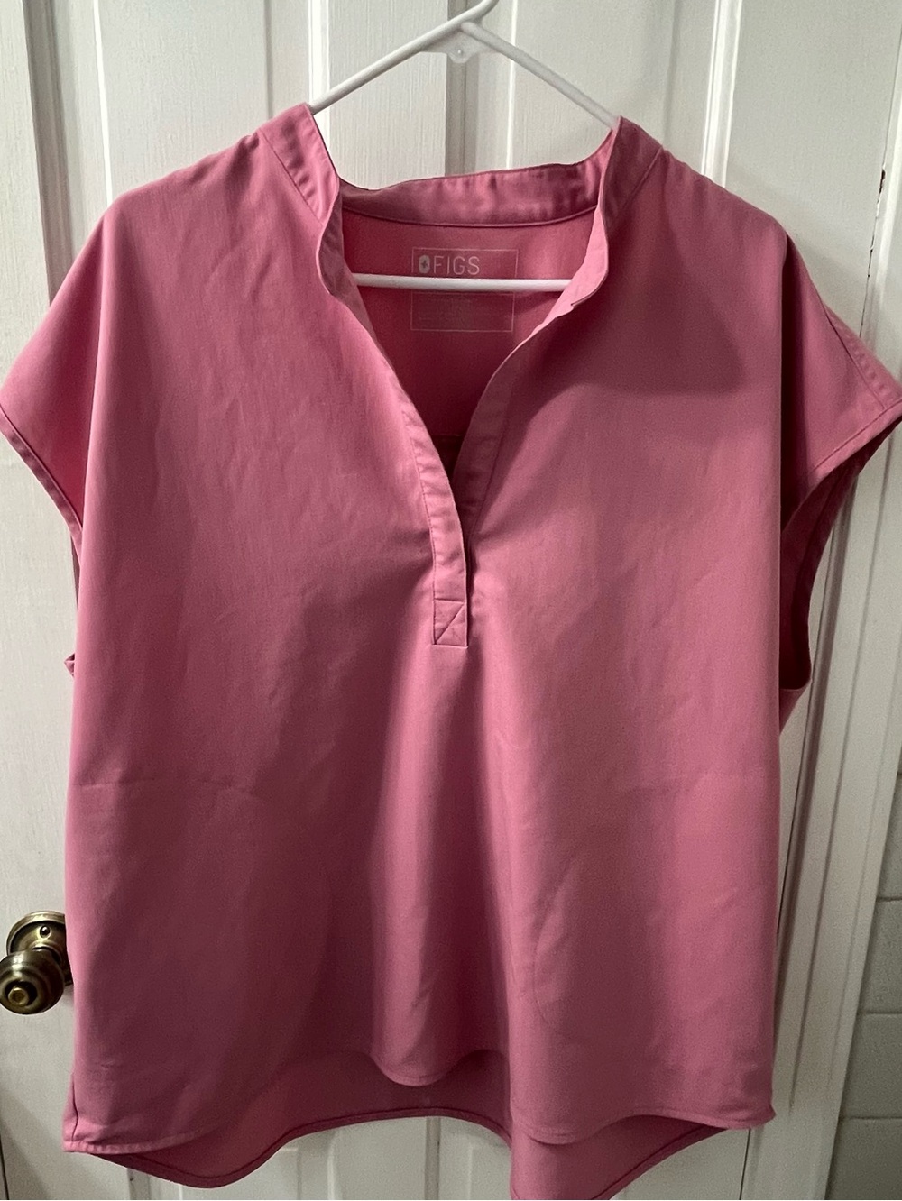 FIGS Women's Rafaela Oversized Scrub Top in Mauve. Size XXL